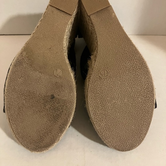 Steve Madden Black/Gold Zippered Front Wedged Open Toe Sandals